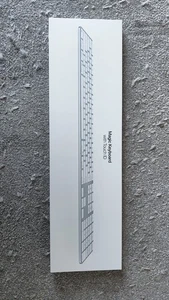 Apple Magic Keyboard A3119 Touch ID Numeric Keypad, British UK Layout Unopened - Picture 1 of 3