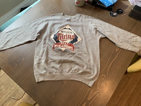 Vintage  1987 Minnesota Twins Championship Sweater Medium Cover