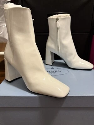 Nuevo En Caja PRADA Charol Blanco Botas Tacones Zapatos Talla 37 Foto 1 de 4