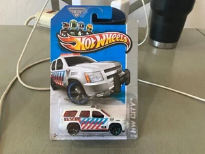 HOT WHEELS ERROR 13 '07 CHEVY TAHOE DIFFERENT WHEELS - Picture 1 of 1