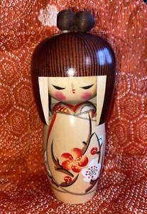 Japanische Kokeshi Holz Geisha Mädchen 6 1/2" Frühling Traum Blume Puppe SIGNIERT - Bild 1 von 10