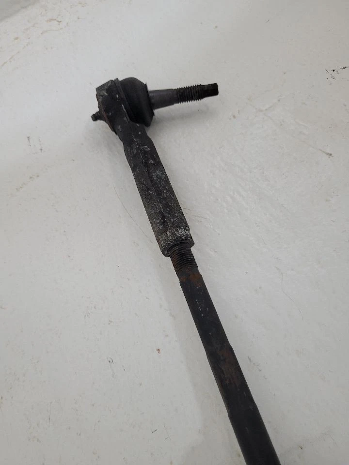 2007 - 2014  CADILLAC ESCALADE Steering Gear Rack Power Rack And Pinion  - Image 1 of 4