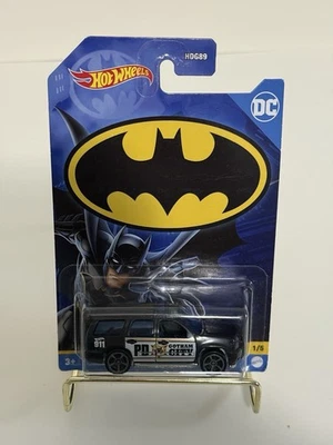 Batman Gotham City Tahoe 2021 Hot Wheels DC Comics 1/64 base metálica Foto 1 de 2