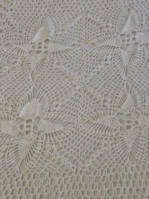 Colcha de encaje de ganchillo cubre crema hecha a mano grande 60 X 80 mantel vintage Foto 1 de 4