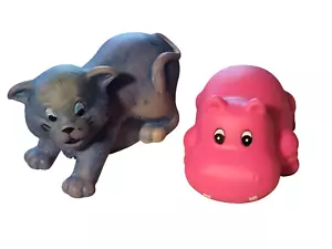 Juguetes de baño de goma para chorro de hipopótamo rosa y gato azul Battat de colección sin marca - Imagen 1 de 4