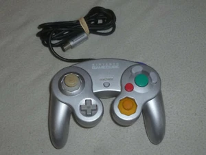 OFFICIAL ORIGINAL NINTENDO GAMECUBE WIRED CONTROLLER SILVER DOL-003 PLATINUM WII - Picture 1 of 2