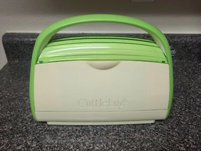 Máquina manual de troquelado y estampado Cuttlebug con base de succión Foto 1 de 4