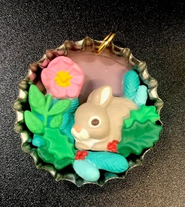 Adorno de recuerdo en miniatura Hallmark ~ Conejito de vacaciones ~ Fecha 1994 - Imagen 1 de 8