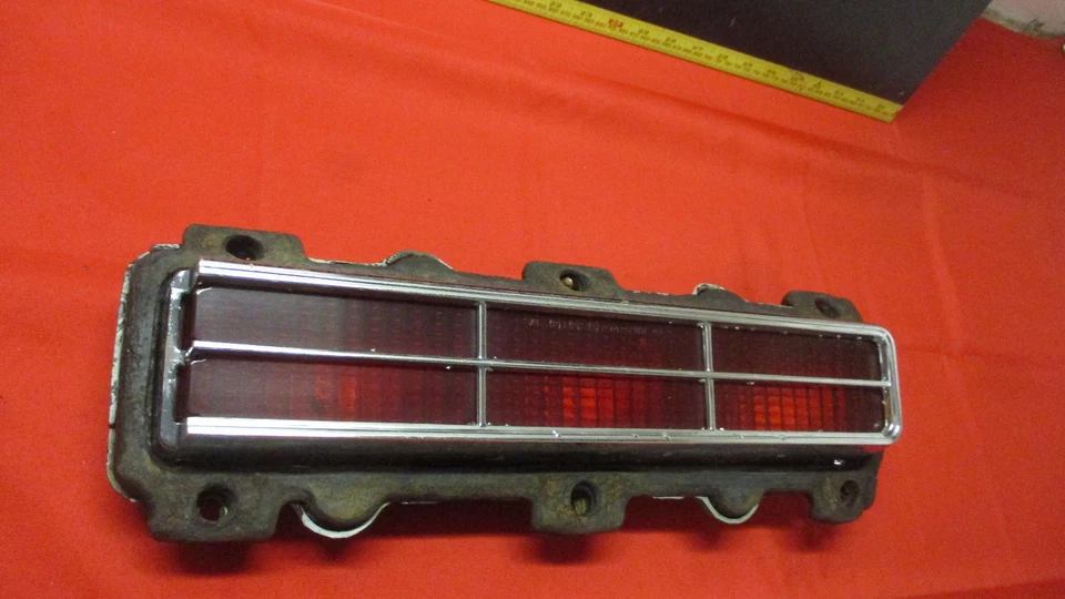 Buick Apollo 1973 1974 luz trasera lado izquierdo Foto 1 de 4