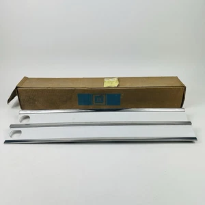 Chevrolet Truck Center Grill Moldings 1985 1986 1987 1988 GM OEM Part GMC 85-88 - Picture 1 of 12