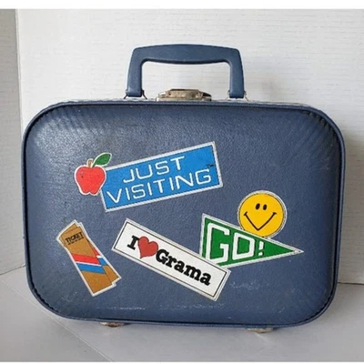 Mini maleta rígida azul vintage años 70 recién visitando estuche de viaje retro niños Foto 1 de 4