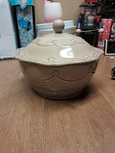 Juliska Ceramics Berry & Thread Cappuccino Brown 2 Qt Covered Casserole Bin 117 - Picture 1 of 7