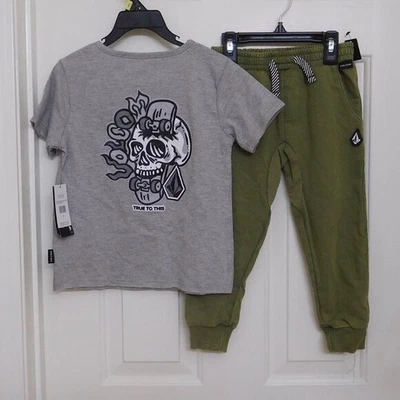 Conjunto de 2 peças de camisa de skate Volcom cinza caveira e joggers azeitona tamanho 24 meses novo com etiquetas - Imagem 1 de 2