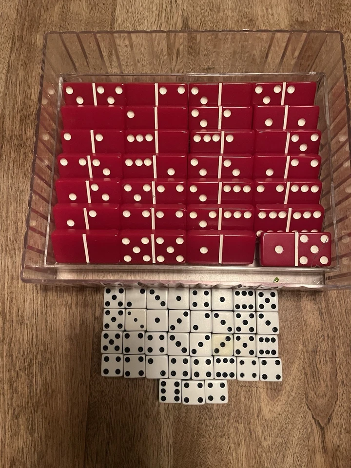 Lote de 28 juegos de dominó PCS dominó/rojo y 36 dados para juegos de mesa Foto 1 de 1