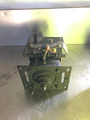 Máquina Woods Mow N 1860 transmisión bomba hidráulica izquierda #70721 Foto 1 de 4