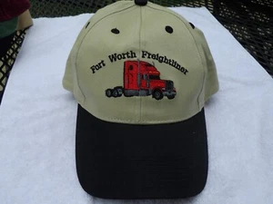 Gorra de béisbol Fort Worth TX bordada Freightliner 18 ruedas tractor - Imagen 1 de 7