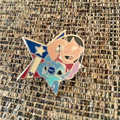 Prendedor Lilo & Stitch Saluting Patriotic Star Salute 2009 Hidden Mickey Disney 71043 Foto 1 de 2