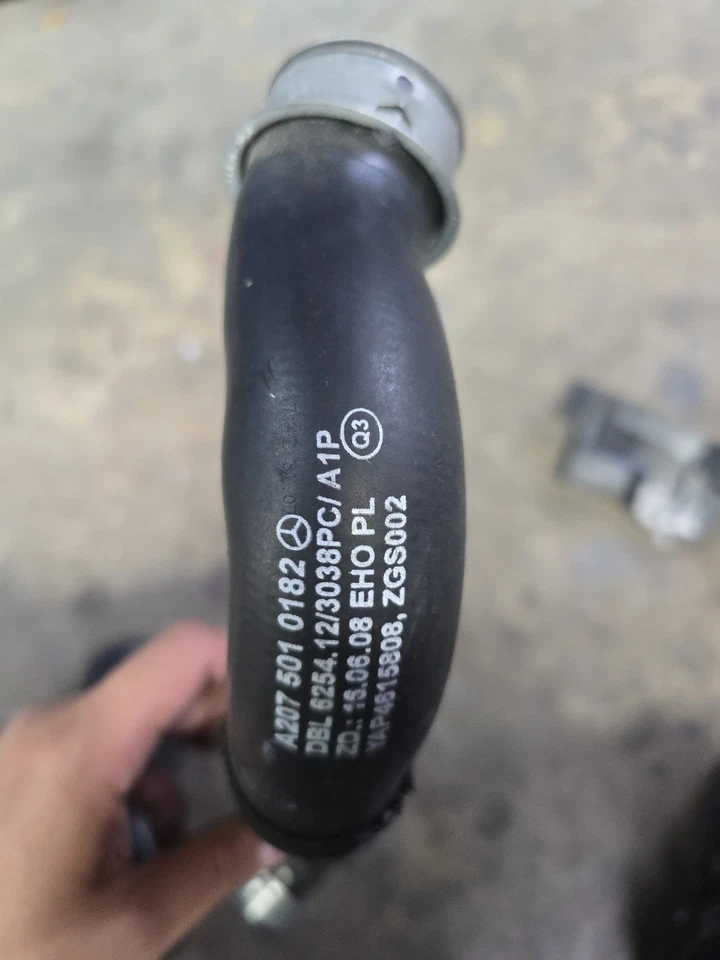 GENUINE MERCEDES 2075010182 Radiator Hose Mercedes-Benz E550 - Image 1 of 4