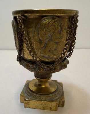 Latón macizo vintage hecho en Italia - pieza de un juego de fumar 3,25" Foto 1 de 4