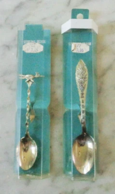 Cucharas de recuerdo firmadas por la flor de Kansas y el correcaminos de Sterling Foto 1 de 3