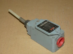 Cutler Hammer Limit Switch 10316H296A - Picture 1 of 6
