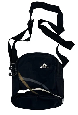 Bolsa Adidas três listras corpo transversal preta alça de ombro - Imagem 1 de 4