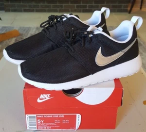 Nike Air Roshe One (GS) Black-Metallic Silver-White 599728-021 Size 5Y - Picture 1 of 7
