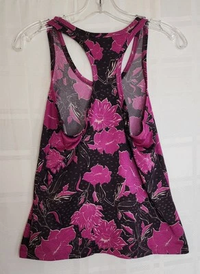 Camiseta sin mangas The North Face para mujer color rosa borgoña floral espalda deportiva activa pequeña Foto 1 de 4