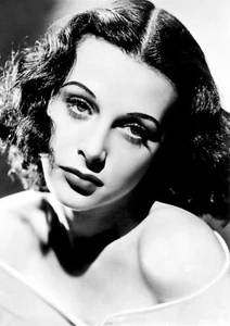 Hedy Lamarr Monochrome Photo Print 28 (A4 Size - 210 x 297mm - 8.5" x 11.75") - Picture 1 of 2
