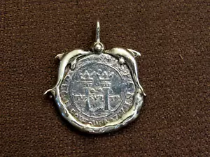 RARE SPANISH 2 REALES 10K DOLPHIN BEZEL PENDANT ATOCHA SANTA MAGGARITA LIKE - Picture 1 of 5