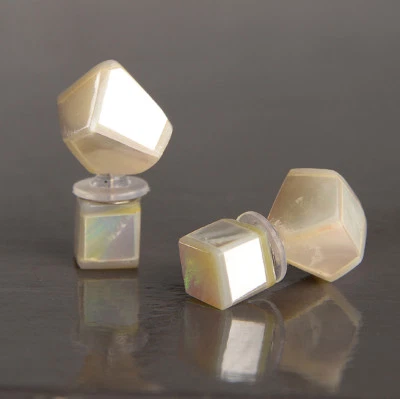 Tulabi Ohrstecker Perlmutt Ohrringe Steine Kugel Doppel Perlen Perle Mode Weiss - Bild 1 von 4