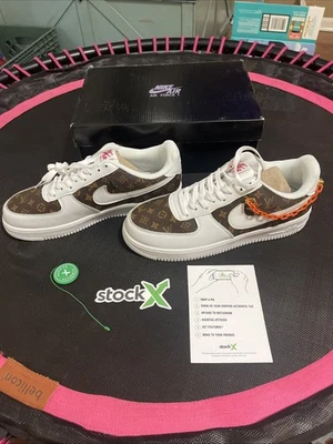 LV AirForce 1’s blanco personalizado con cadenas naranjas Foto 1 de 4