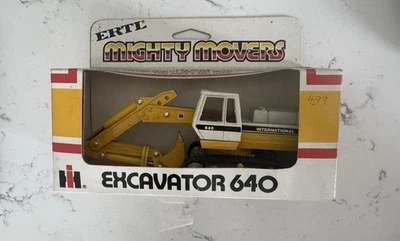 ERTL IH Mighty Movers Excavator 640 Die Cast Metal 1/64 Scale. In Original Box. - Image 1 of 4