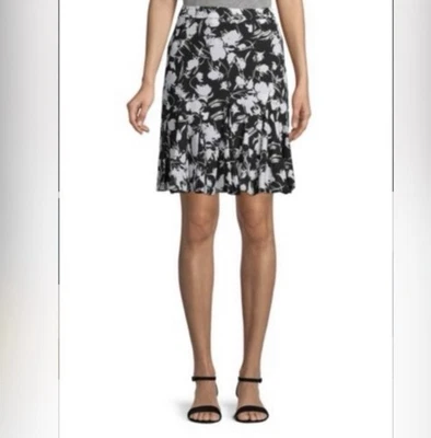Karl Lagerfeld Black & White Floral Fit & Flare Skater Mini Skirt Size 0 - Image 1 of 4