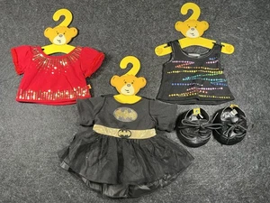 Build-A-Bear DC Batman Batgirl Zapatos de Vestir Lote Arco Iris Tank Lentejuelas Top + Perchas - Imagen 1 de 8