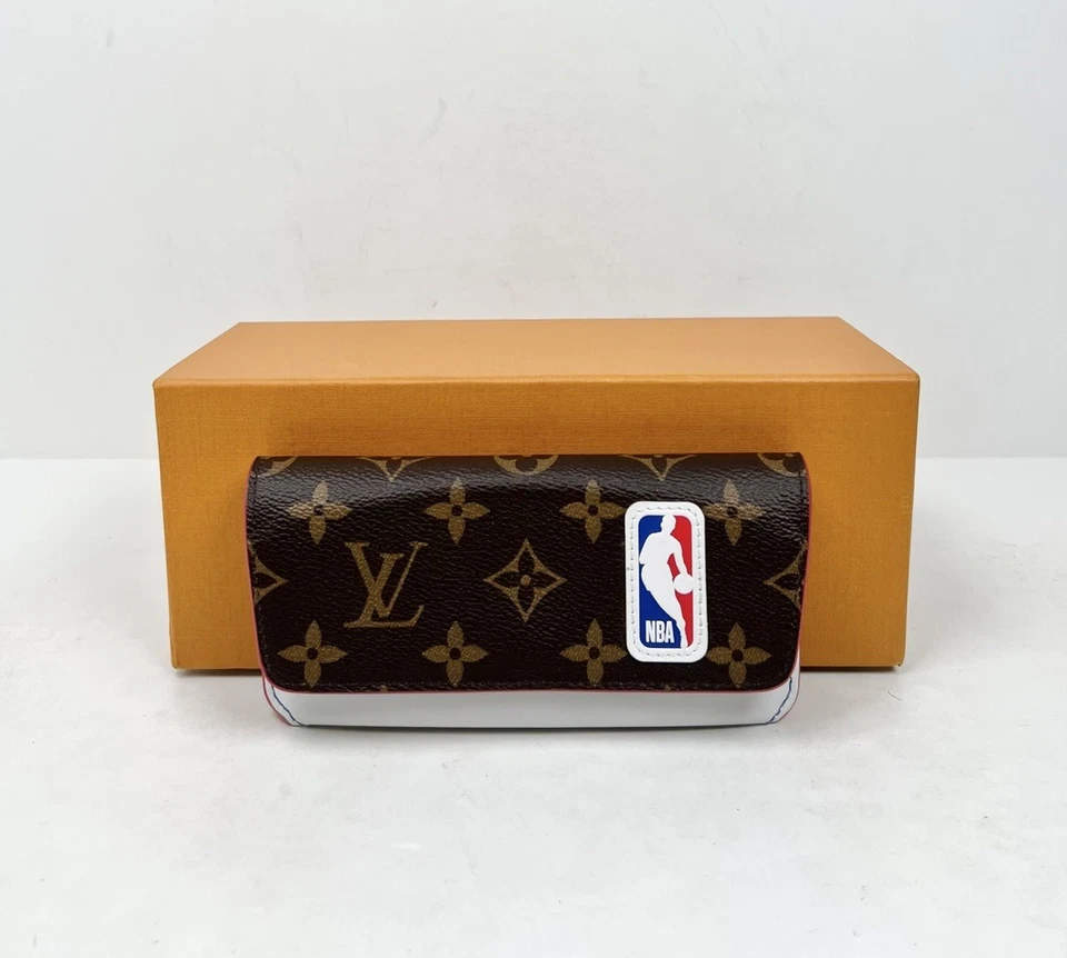 Louis Vuitton X NBA Edición Limitada Cuero Monograma Marrón Gafas Estuche🏀 Foto 1 de 4
