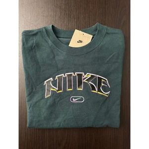 Youth Nike Graphic Long Sleeve T-Shirt Sz Medium NWT - Picture 1 of 4