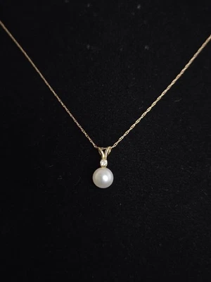 Cadena de oro rosa de 10kt con colgante de perlas y diamantes de oro de 14kt Foto 1 de 4