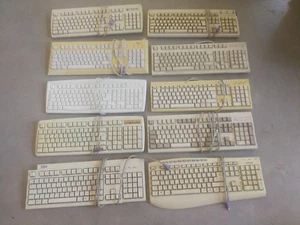 Stock Lotto 10 Tastiere PS2 Vintage colore Bianco Usate varie marche - Photo 1/2