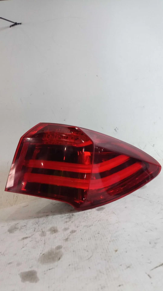 Conjunto de lanterna traseira direita usado serve: 2015 BMW 535I GT quarto painel montado direito - Imagem 1 de 4