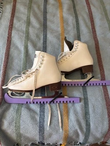 Riedell White Ice Skates size 4 uk - Picture 1 of 1