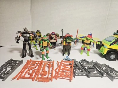 Экшн-фигурки Teenage Mutant Ninja Turtles Playmates с дополнениями и пиццей Vehi. - Изображение 1 из 4