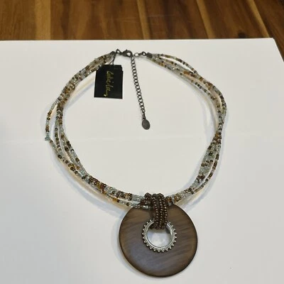 NUEVO CON ETIQUETAS Cookie Lee $28 Collar Colgante Círculo Madera Marrón Cuentas Vidrio Foto 1 de 4