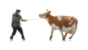 Personas escala HO - 5870031 - Granjero con vaca obstinada - Imagen 1 de 6