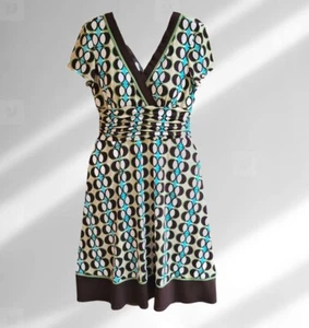 Vestido para mujer Dressbarn talla 6 manga corta elástico cuello en V calce y acampanado - Imagen 1 de 12