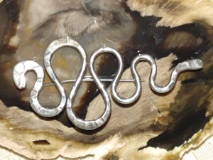 Robert Lee Morris RLM Studio Eternal Curves Sterling Silver Hammered Pin Brooch - Imagen 1 de 14