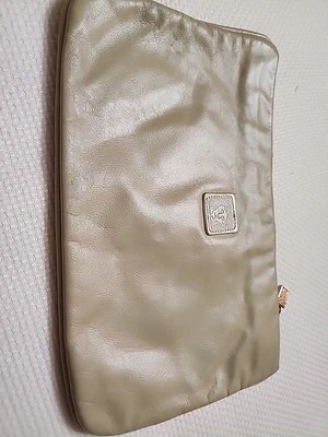 超柔软棕褐色/米色皮革 Anne Klein Calderon 手包钱包带拉链外壳 — 第 1/4 张图片