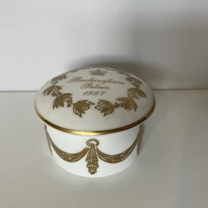 1997 BUCKINGHAM PALACE PILL BOX - Fine Bone China- Very Good Condition - Picture 1 of 5
