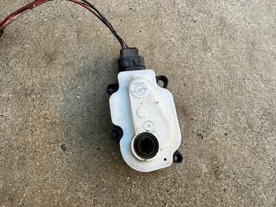 2015-2017 CHRYSLER 200 FRONT BUMPER ACTIVE GRILLE SHUTTER ACTUATOR MOTOR - Image 1 of 4