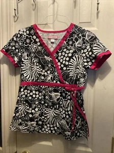 KOI WOMENS FLORAL PRINT BLACK/WHITE/PINK SCRUBS TOP 115PR SZ SMALL - Picture 1 of 16